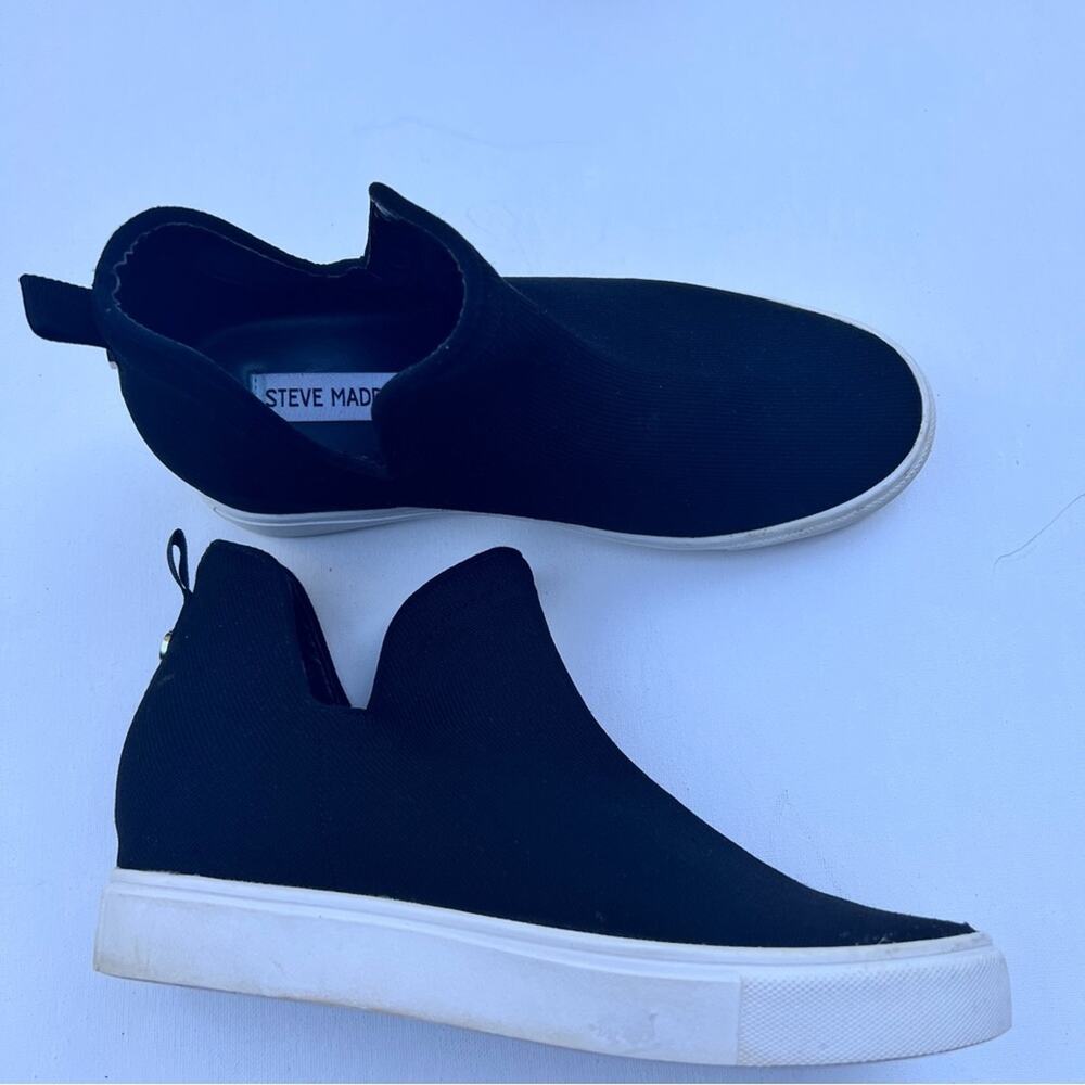 Steve Madden Women's Loxer Pull On Ankle Boot  Low Heel Style Sneakers Sz 8